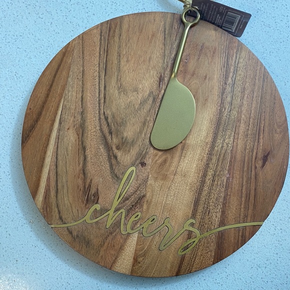 NEW Round Charcuterie Board “Cheers” engraved in Gold Metal with Cheese Knife - Picture 7 of 9